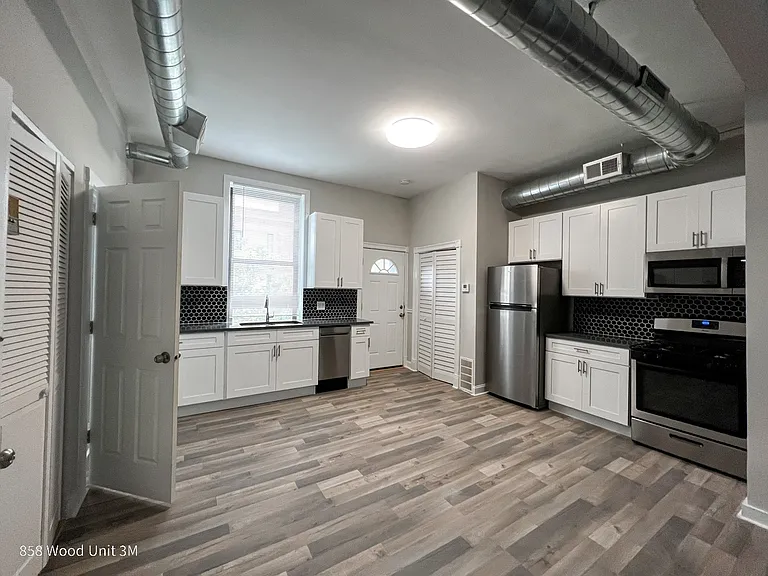 858 N. Wood St./1811 W. Iowa St. — Photo 8