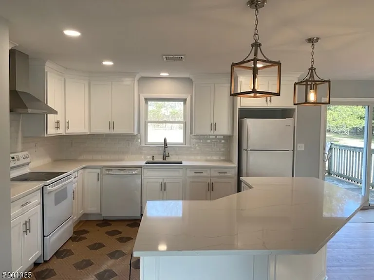 694 Foothill Rd — Photo 4