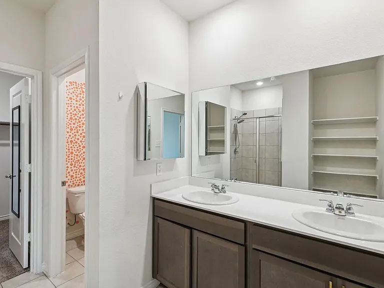 401 Gallop Dr — Photo 5