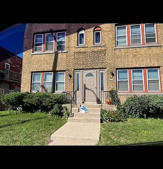 5424 W Burnham St #5 — Photo 1
