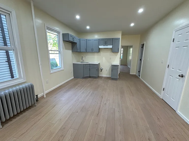 22 Cummings St #1 — Photo 1