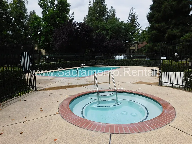 550 Del Verde Cir #5 — Photo 16