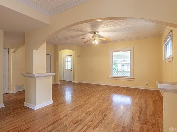 3rd image of 129 Heaton Ave