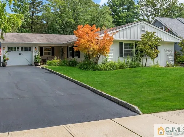 77 Avalon Ln, Aberdeen, NJ 07747