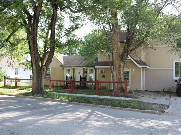 412 NE Chester Ave, Topeka, KS 66616