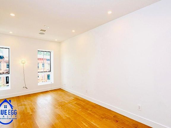 3rd image of 189 Hart St #3R