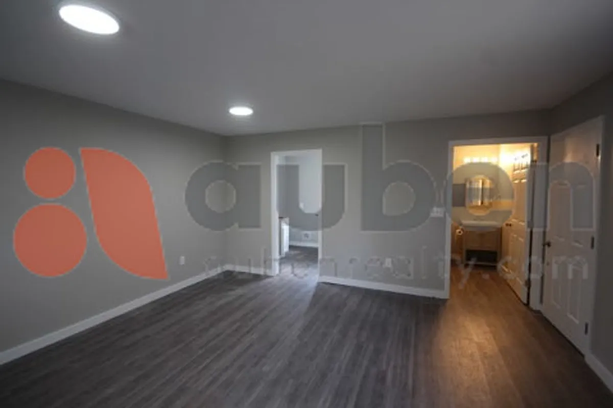Building Photo - 5003 Carolyn Ln #B