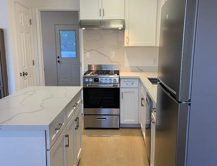 1042 Evans Ave — Photo 8