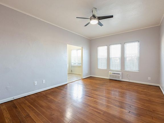 4th image of 4717 Elmwood Ave APT 203
