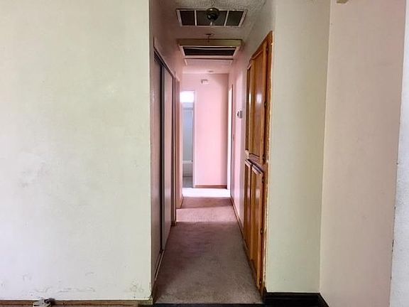 3rd image of 2748 Millcreek Dr