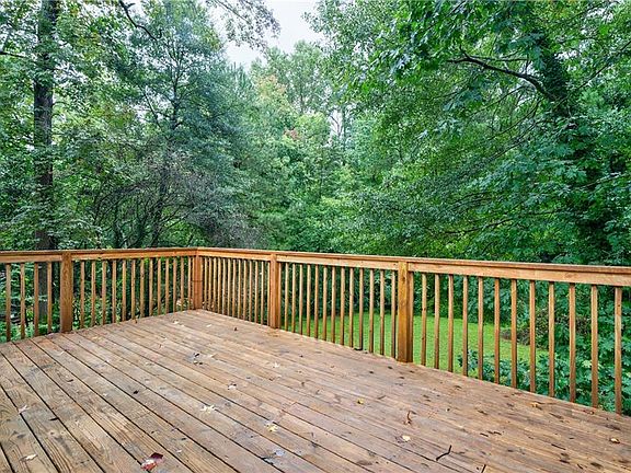 4th image of 3732 Cherokee Pl SE