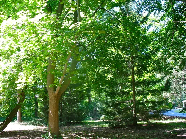 24165 Huron River Dr, Rockwood, MI 48173