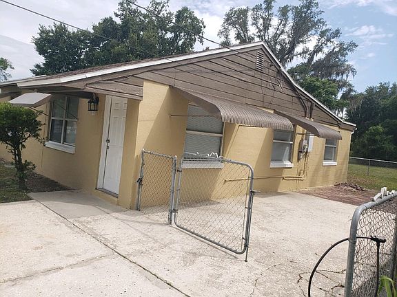 2nd image of 811 Carver St