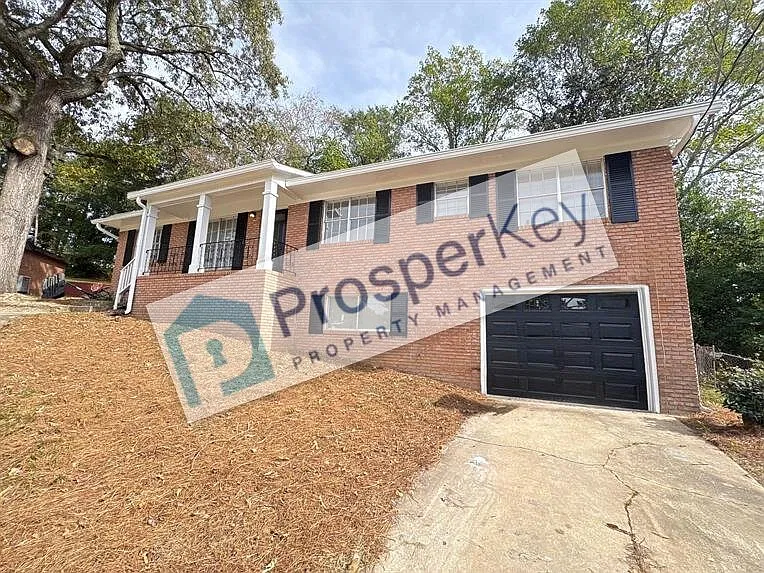 2208 Parkview Circ — Photo 1