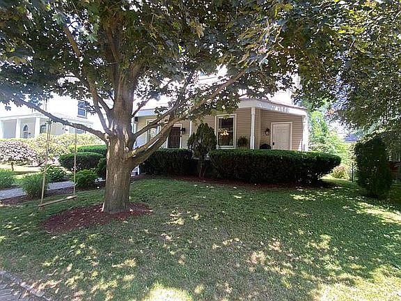 3rd image of 639 Maple Ln