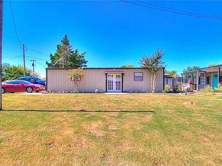3609 SW 12th St — Photo 2