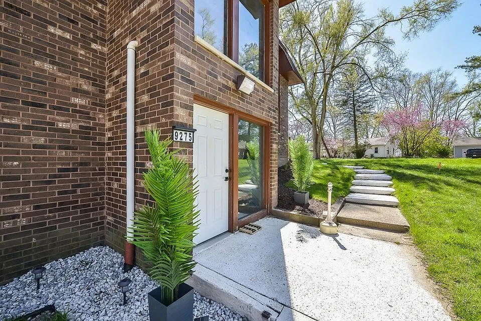 2 bed, 1.0 bath, 800 sqft, $1,350 — Photo 3