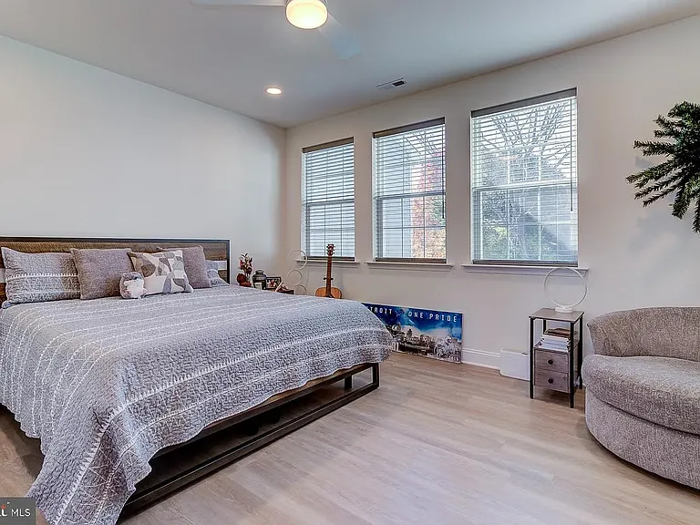 249 Grove View Dr — Photo 10