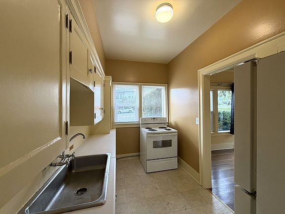 4th image of 1211 Pacific Ave #1