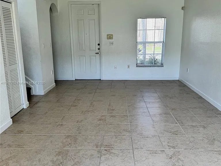 4100 NE 24th Dr — Photo 2
