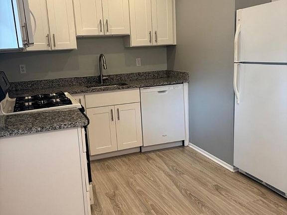 5th image of 601 Pitney Pl #601
