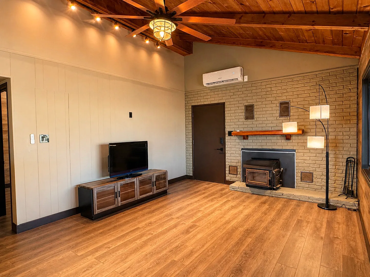 2 bed, 982 sqft, $2,250 — Photo 2