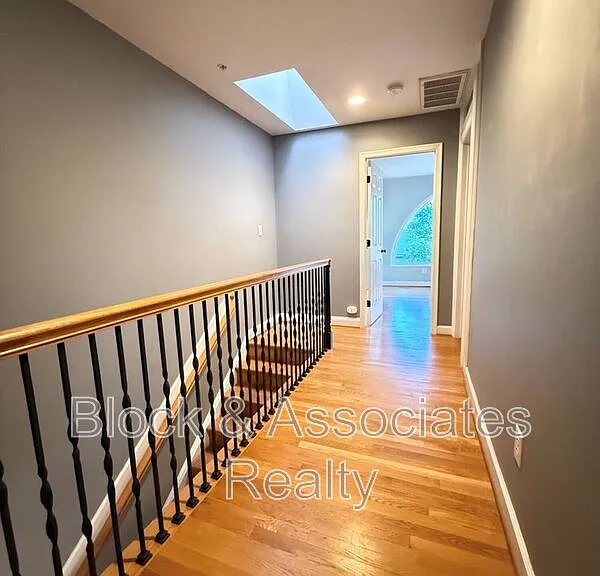 210 E Davie St — Photo 18