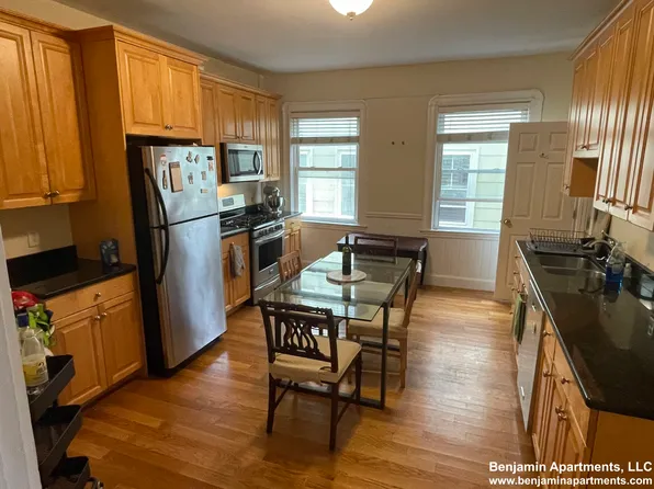 206 Pearl St APT 2, Somerville, MA 02145