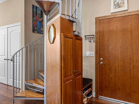 5th image of 3125 Inglewood Ave S Unit 202