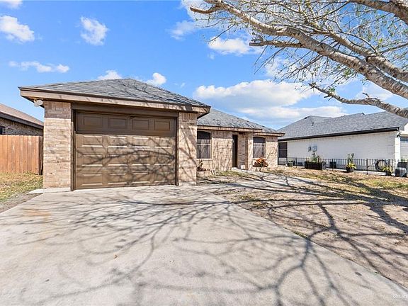 5th image of 821 Thelma Dr