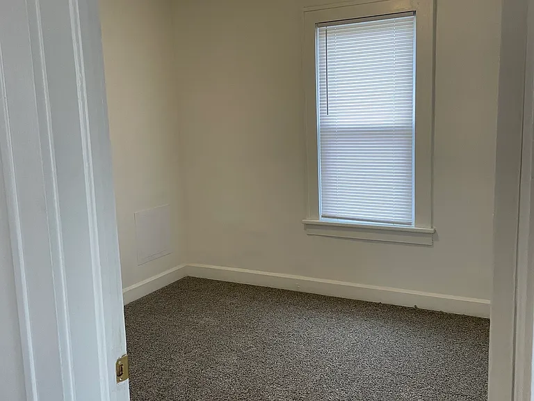 220 W Willow St — Photo 16