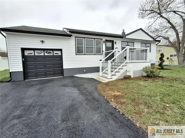 397 Lake Ave, Colonia, NJ 07067