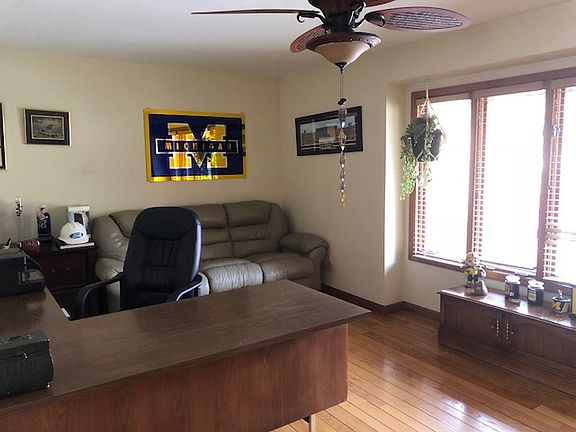 4th image of 47039 Woodbend Ct