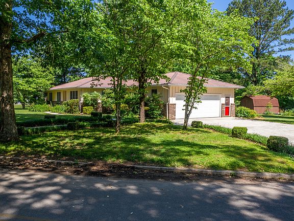 4th image of 424 Oak Circle Dr