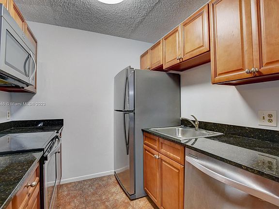 2nd image of 28 Crossings Cir APT E