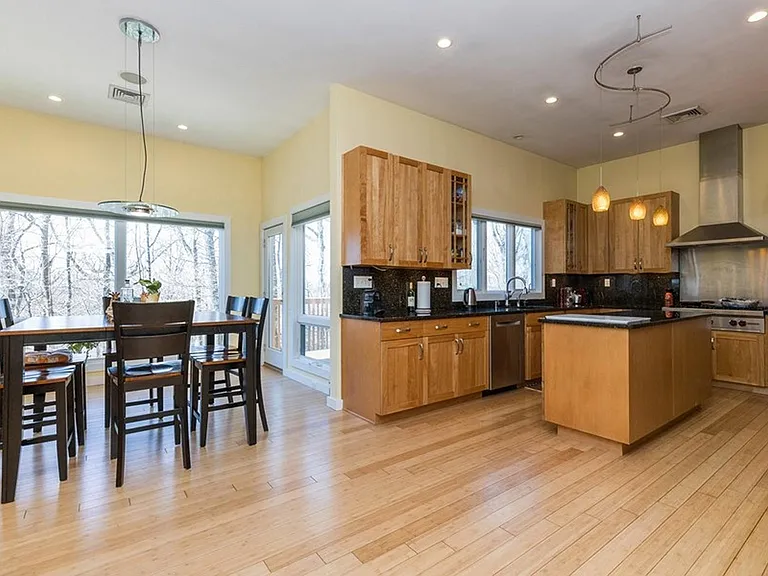 192 Stonehurst Dr — Photo 8