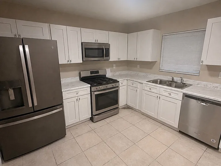 1315 W Avon Blvd — Photo 3