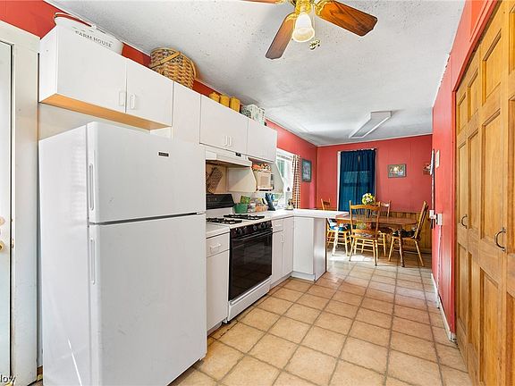 5th image of 10215 2nd St