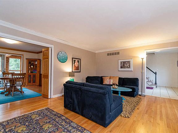 5th image of 9877 Forestglen Dr