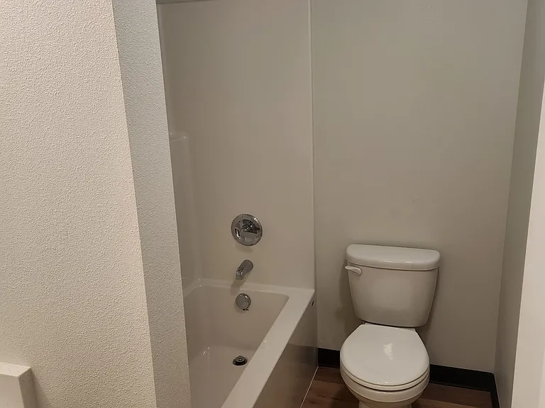 550 SE 60th Ave #106 — Photo 8