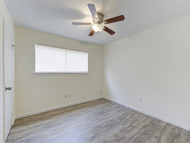 950 Grand Junction Dr — Photo 24