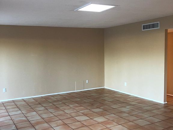 4th image of 1132 N Avenida Marlene