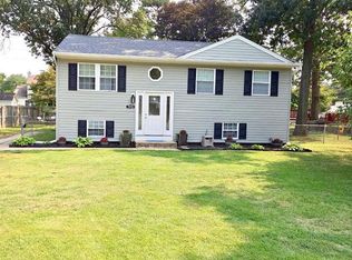 7955 E Shore Rd, Pasadena, MD 21122