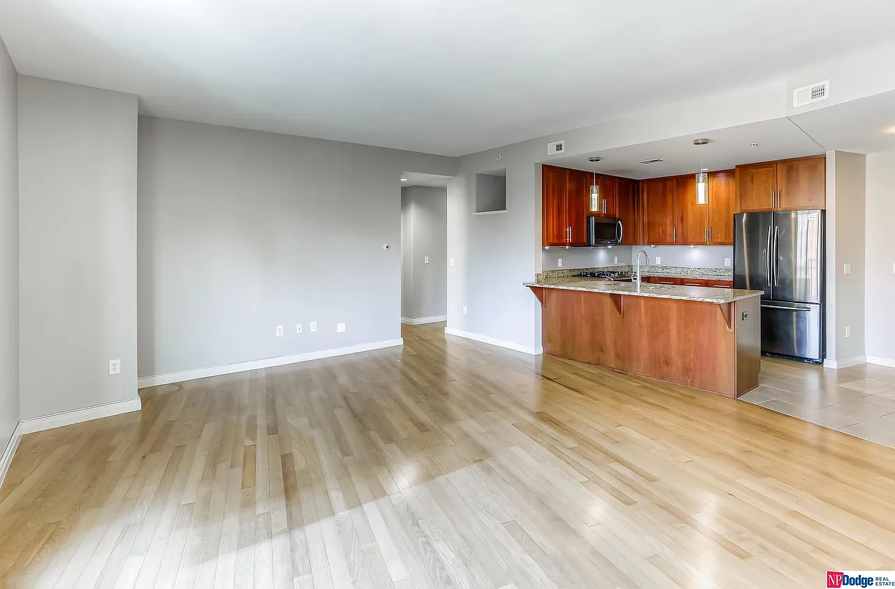 1 bed, 945 sqft, $1,900 — Photo 4