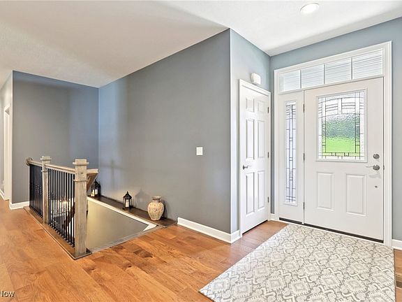 3rd image of 12 Pine Villa Trl