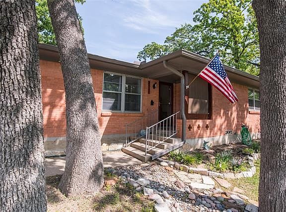 3rd image of 2524 Rockwood Ln