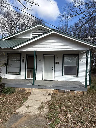 1014 W B St #A Photo 1