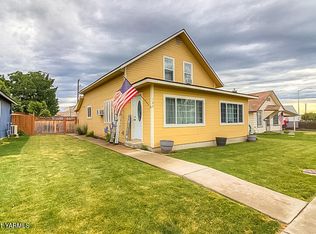 102 E Naches Ave, Moxee, WA 98936