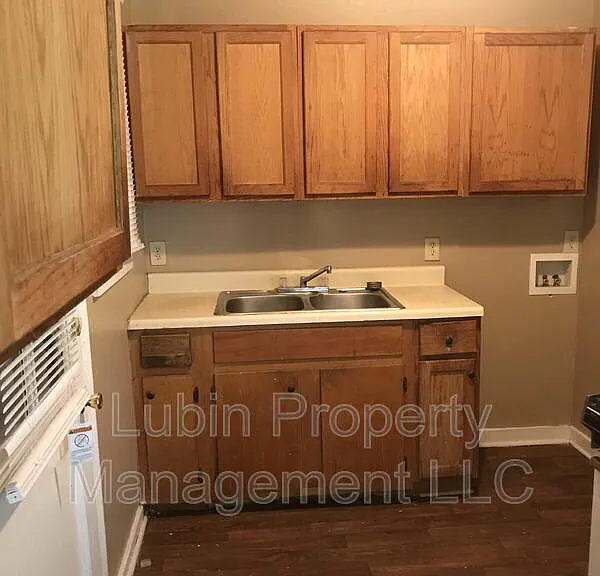 1263 Newark Ave — Photo 5