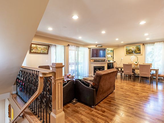 3rd image of 424 N Kenwood St APT 1
